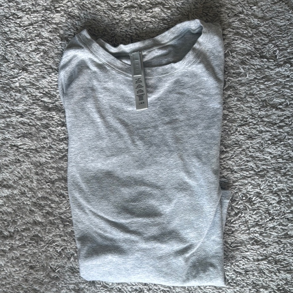 COPY - SKIMS Light Gray Tee - Picture 3 of 4